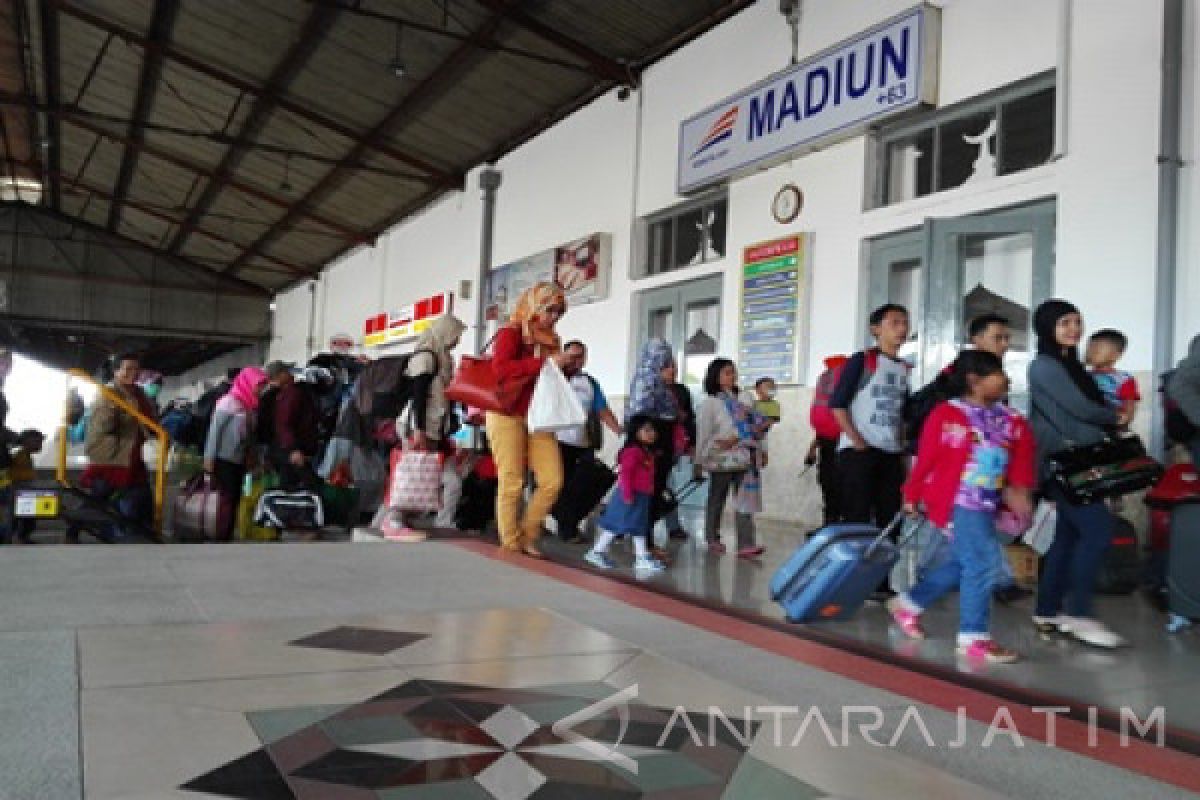 Jumlah Pemudik Turun di Stasiun Daop Madiun Masih Tinggi 