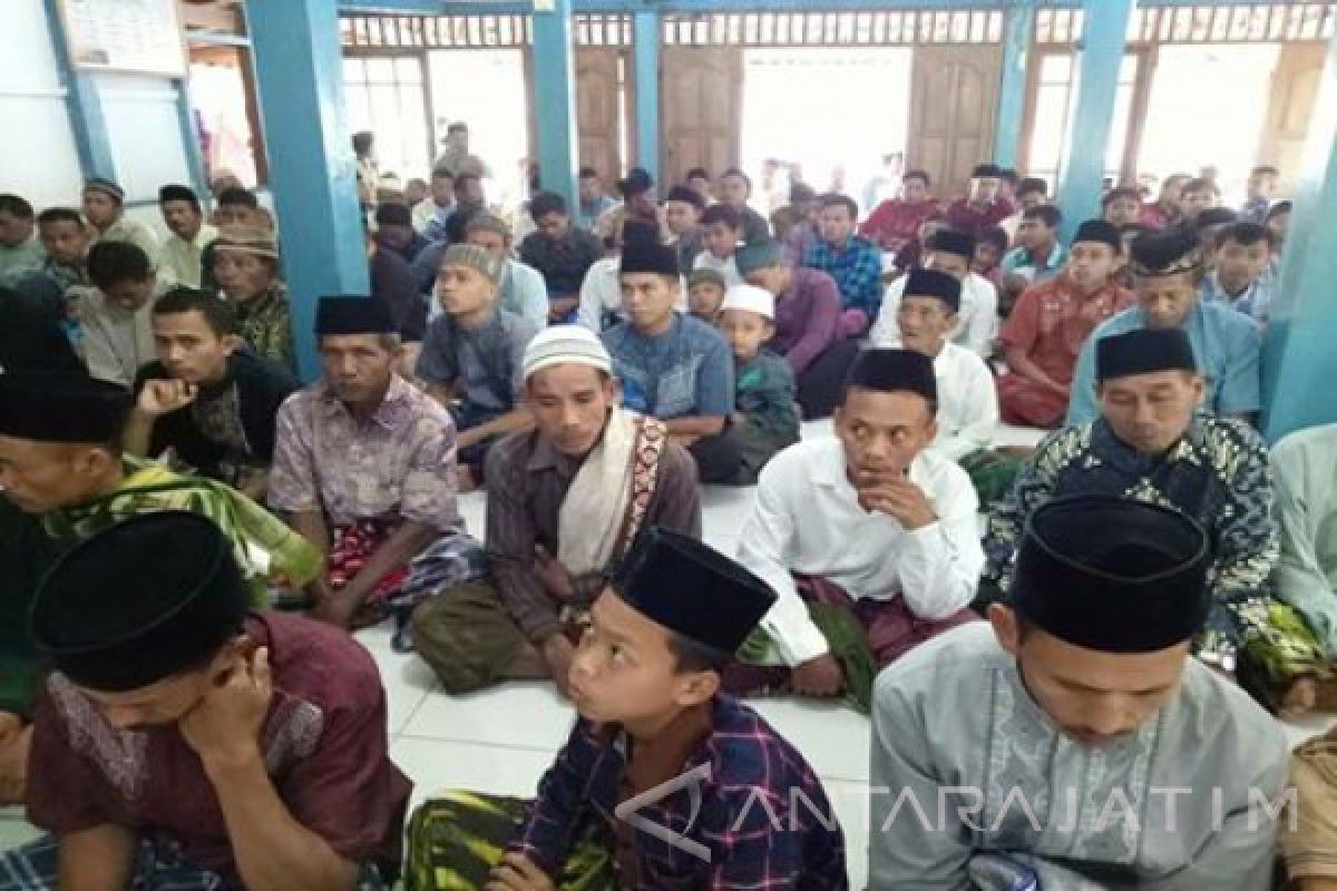 Komunitas Samin Bojonegoro Laksanakan Shalat Idul Fitri