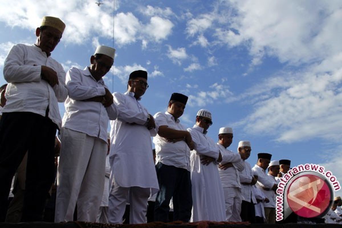 Bacaan niat sholat 5 waktu lengkap beserta latin dan artinya