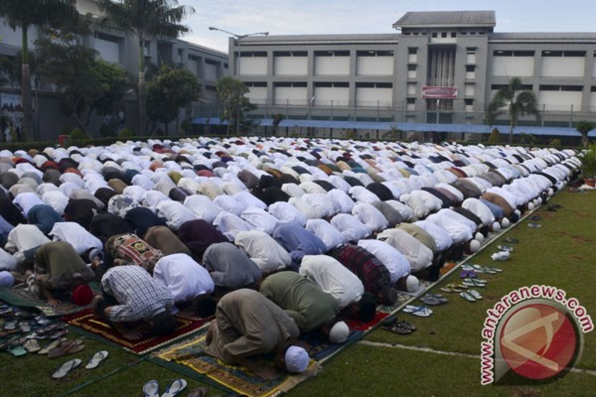 Belasan ribu warga berlebaran di rumah tahanan Jakarta