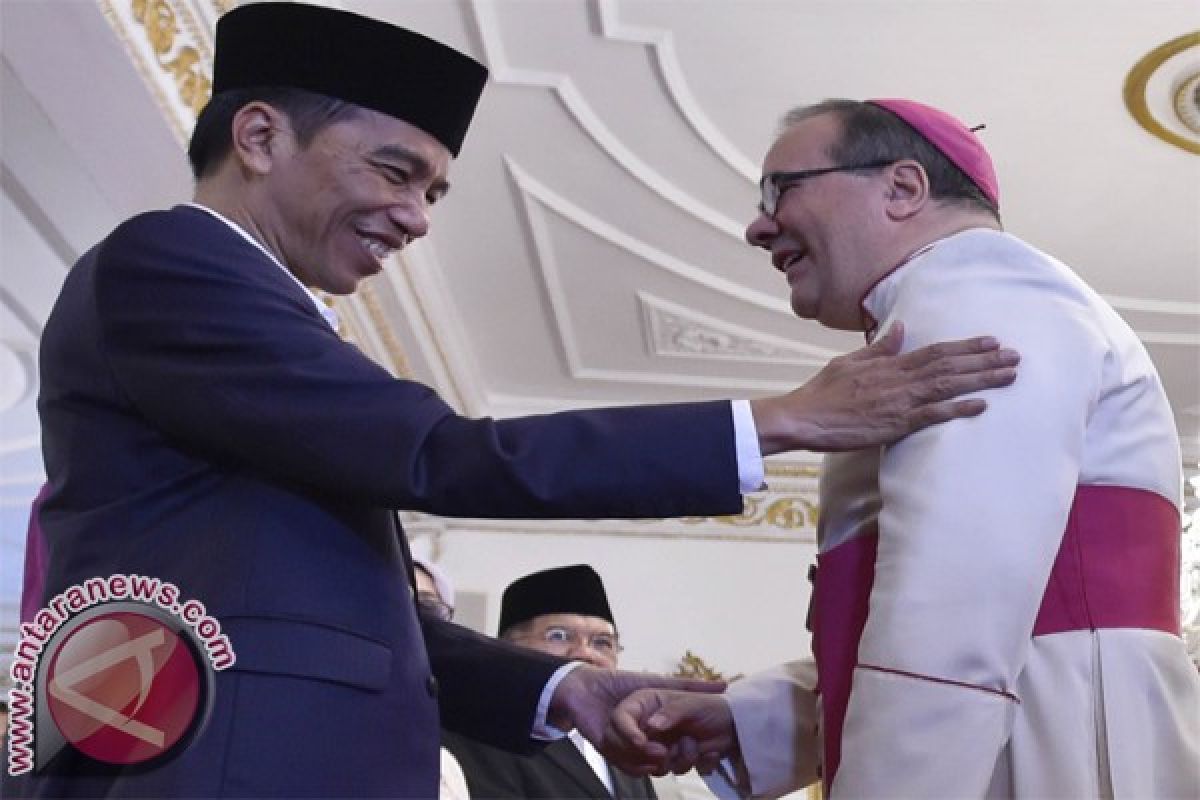 Senyum dan salaman Lebaran ala Presiden Jokowi