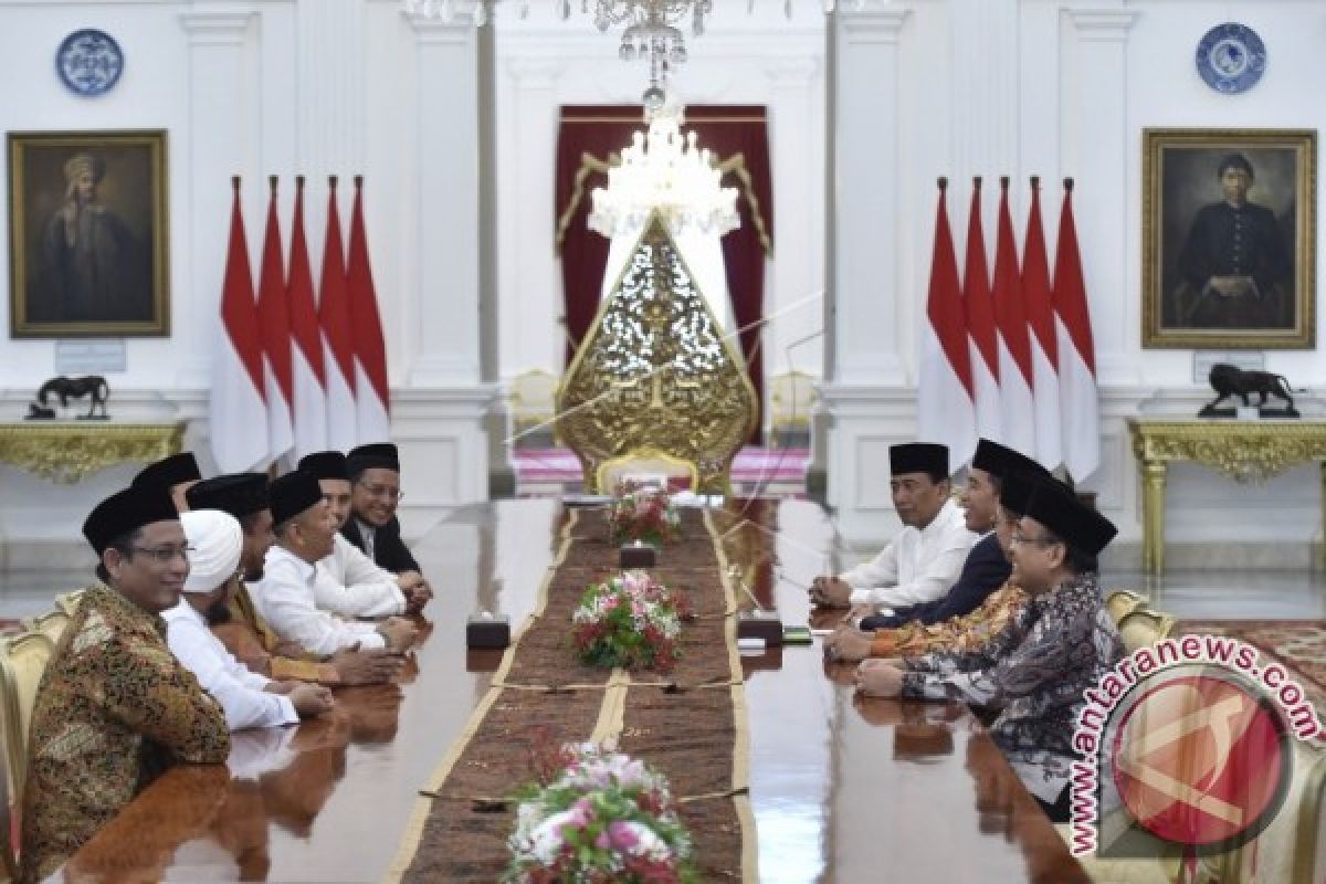 Presiden Jokowi Terima GNPF-MUI di Istana Merdeka