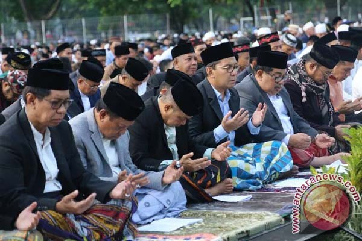 Shalat Ied Ribuan Jamaah Padati Lapangan Karebosi 