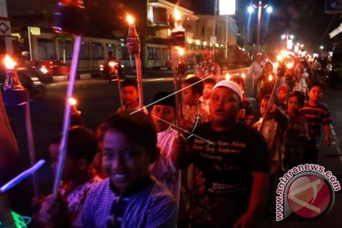 Perayaan Malam Takbiran di Ambon Tanpa Konvoi