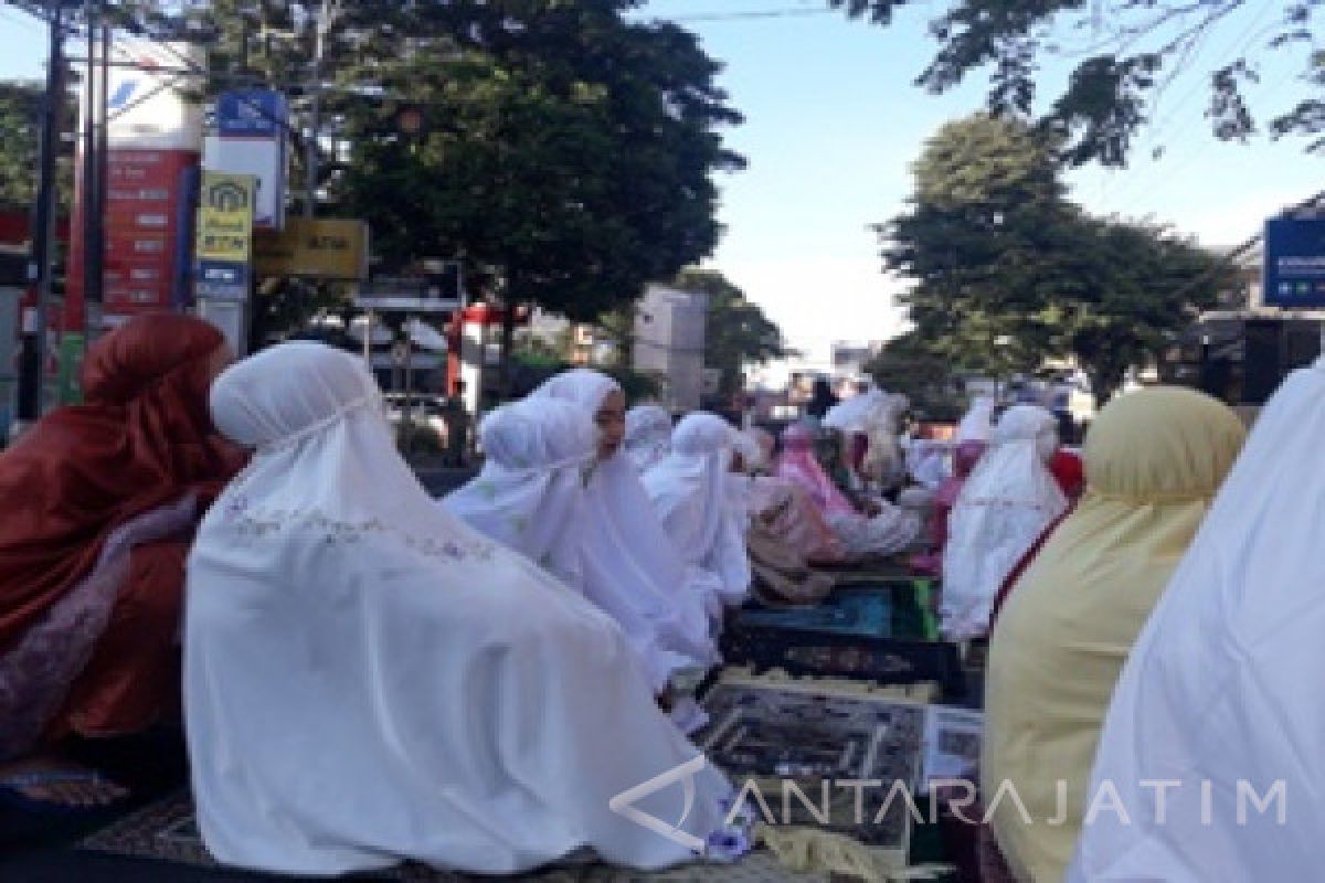 PT ACA Hadiahkan 30.000 Sajadah Shalat Id