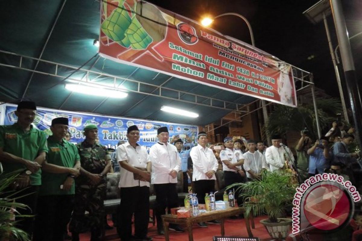 Lebaran 2017 - Ribuan Umat Islam Manado Pawai Takbiran