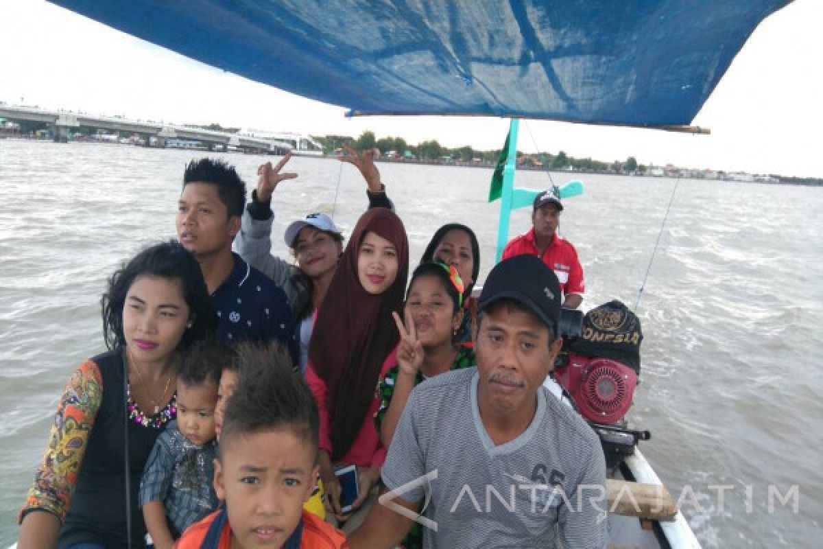 Ribuan Pengunjung Padati Wisata Kawasan Kenjeran