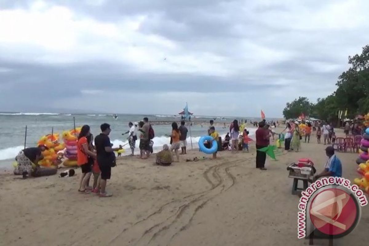 Pantai Sanur Dipadati Wisatawan Nusantara (Video)