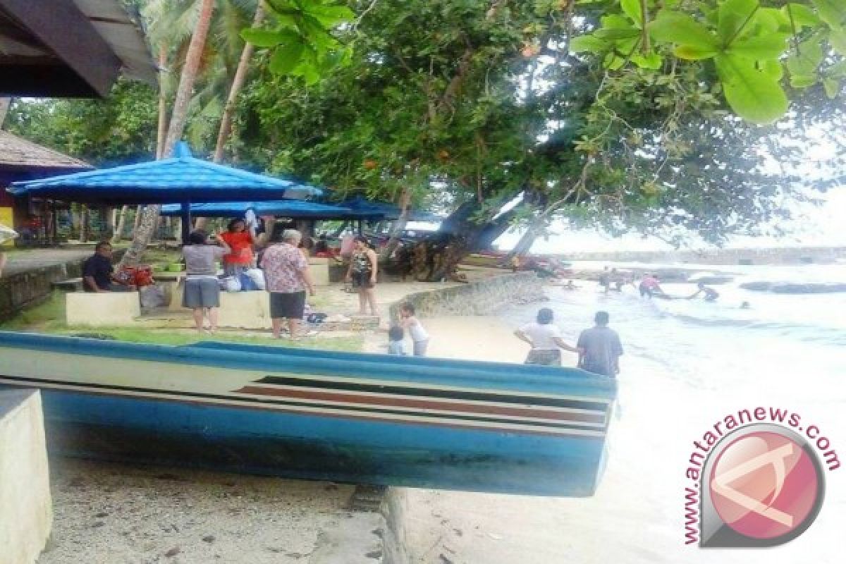 Objek Wisata Pantai di Ambon Sepi Pengunjung