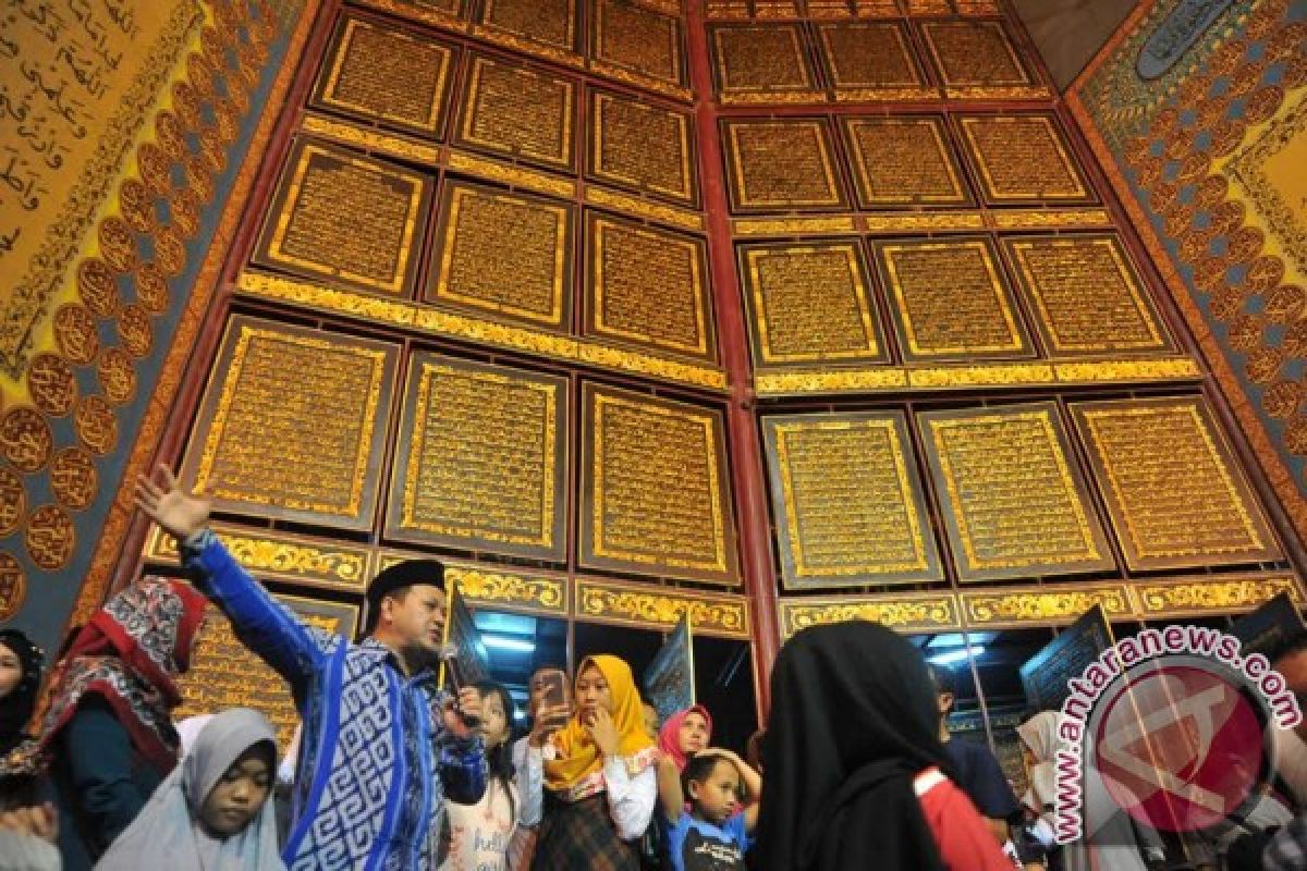 Legislator perkenalkan wisata Al-Quran Raksasa kepada masyarakat