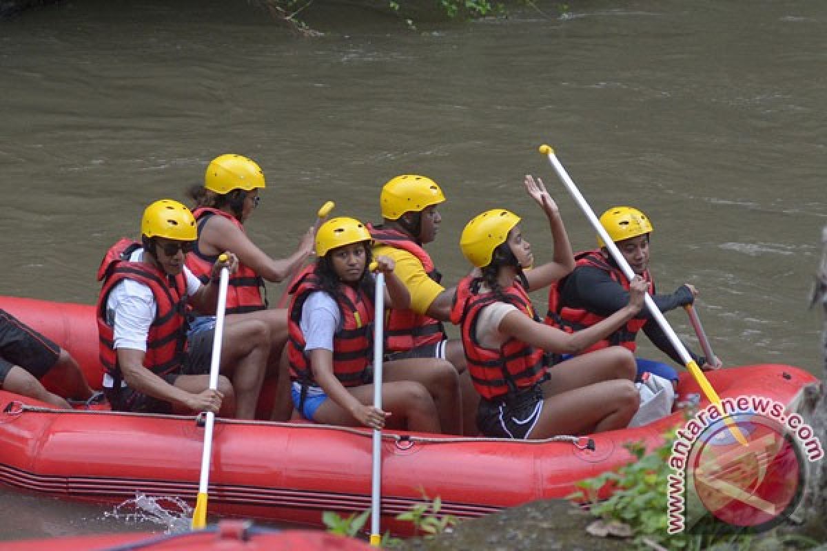 Berita kemarin, Presiden Jokowi mudik hingga Obama berarung jeram