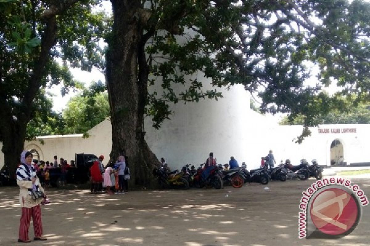 Wisatawan Mulai Ramai Kunjungi Pantai di Muntok