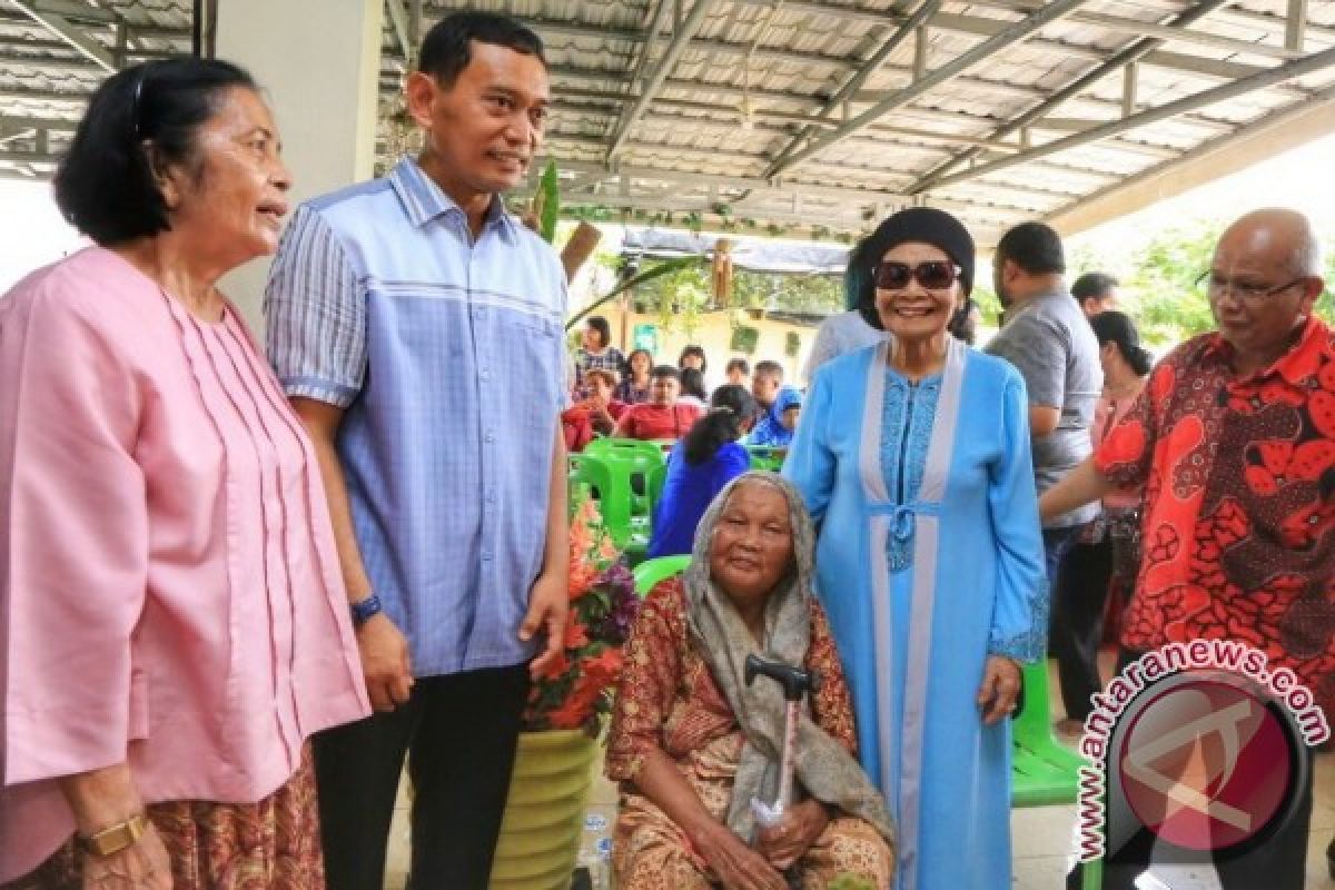 Kebersamaan JR Saragih dengan Keluarga Momen Lebaran