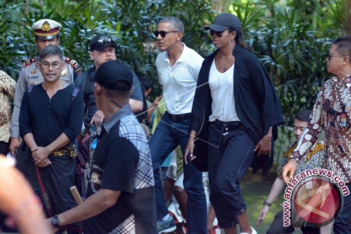 Barack Obama Kunjungi Objek Wisata Tirta Empul (Video)