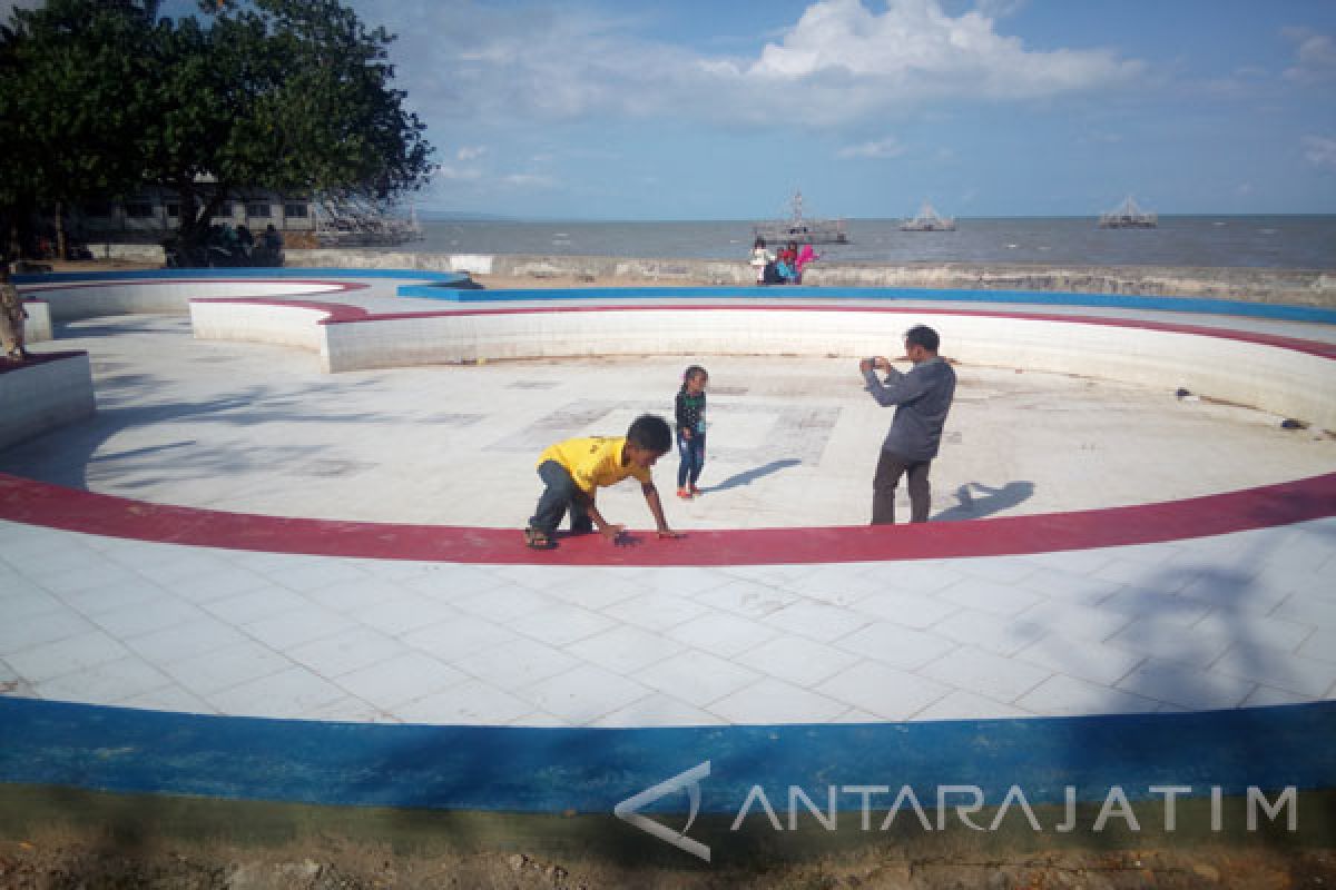 Kolam Renang Anak di Talang Siring Tak Berfungsi