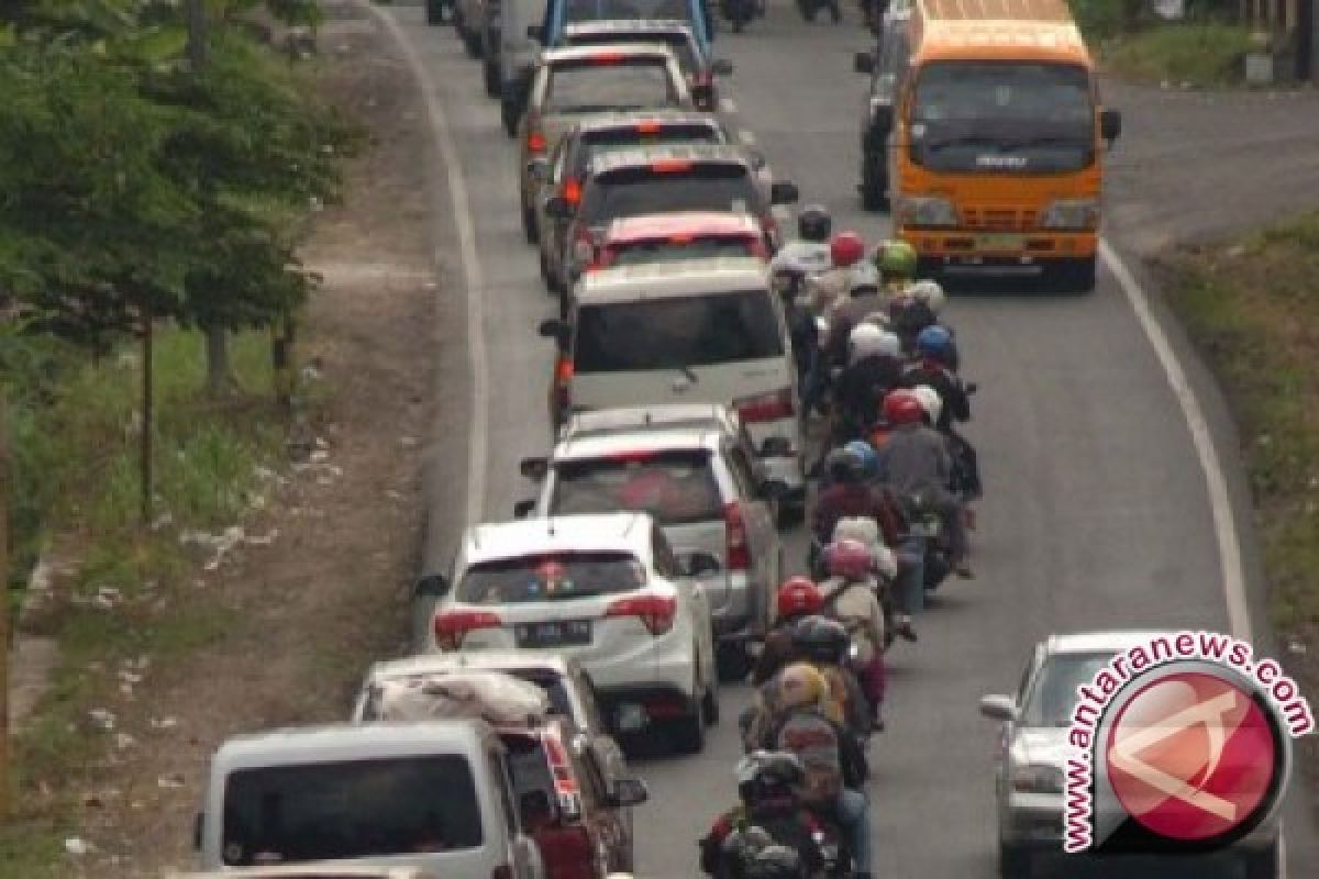 Arus Balik Kendaraan Jalur Kolaka-kendari Mulai Ramai