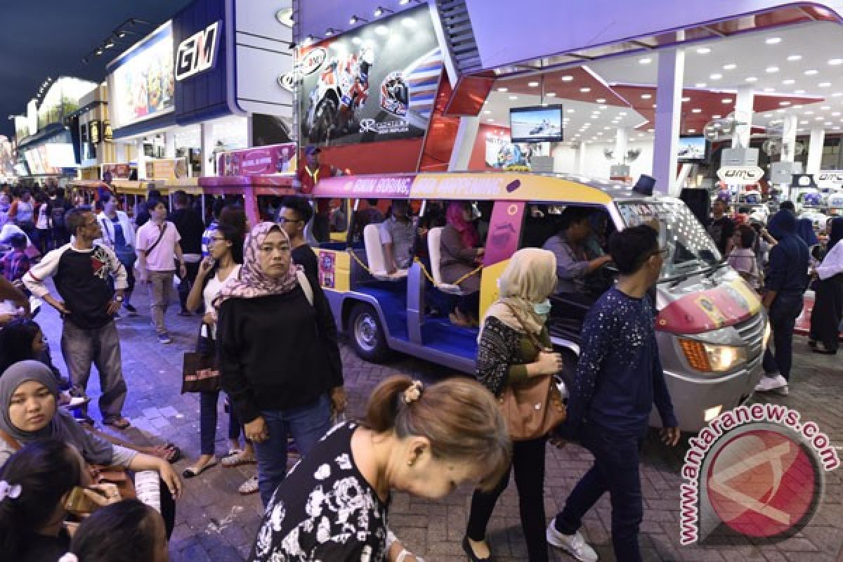 Jakarta hari ini, pameran perhiasan hingga street market