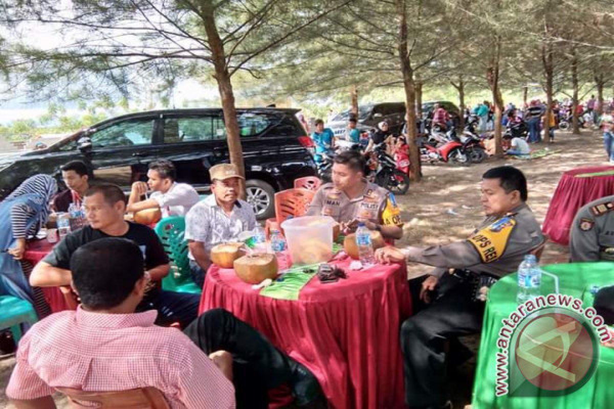 Ribuan Pengunjung Padati Pesta Pantai Sasak