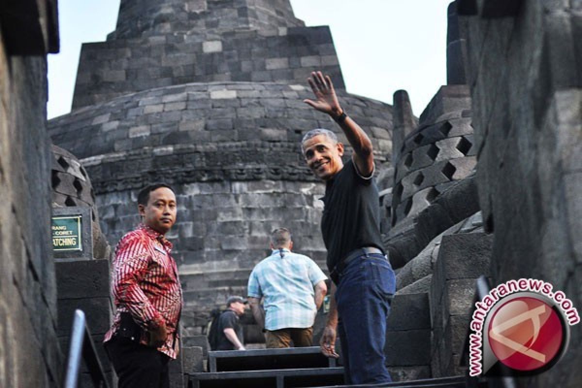 Obama berwisata ke candi Prambanan