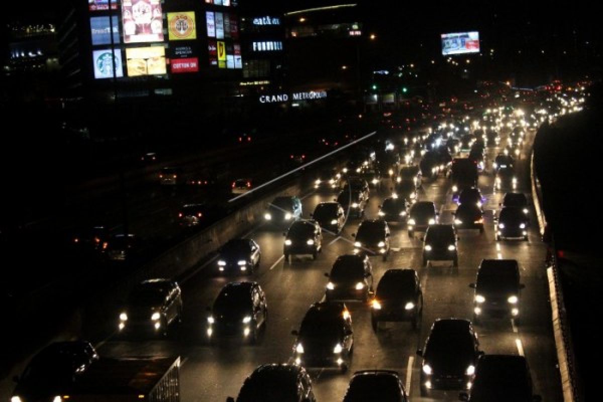 Tol Cikampek-Jakarta macet sejak kilometer 66