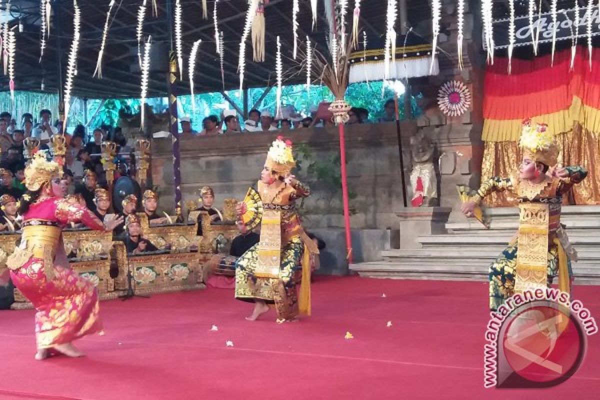 Mengenal Sejarah Bali lewat Legong Lanang