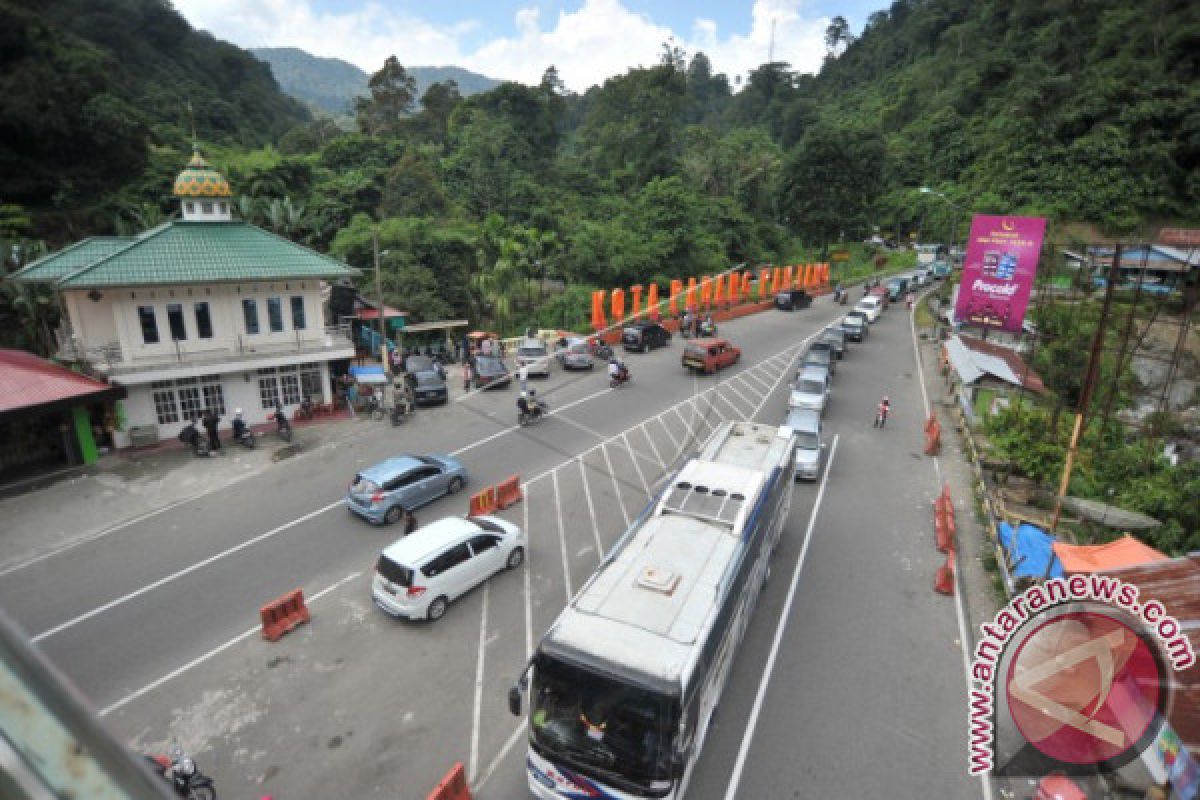 Arus kendaraan di Jalan Lintas Sumatera Ombilin meningkat pada H-2