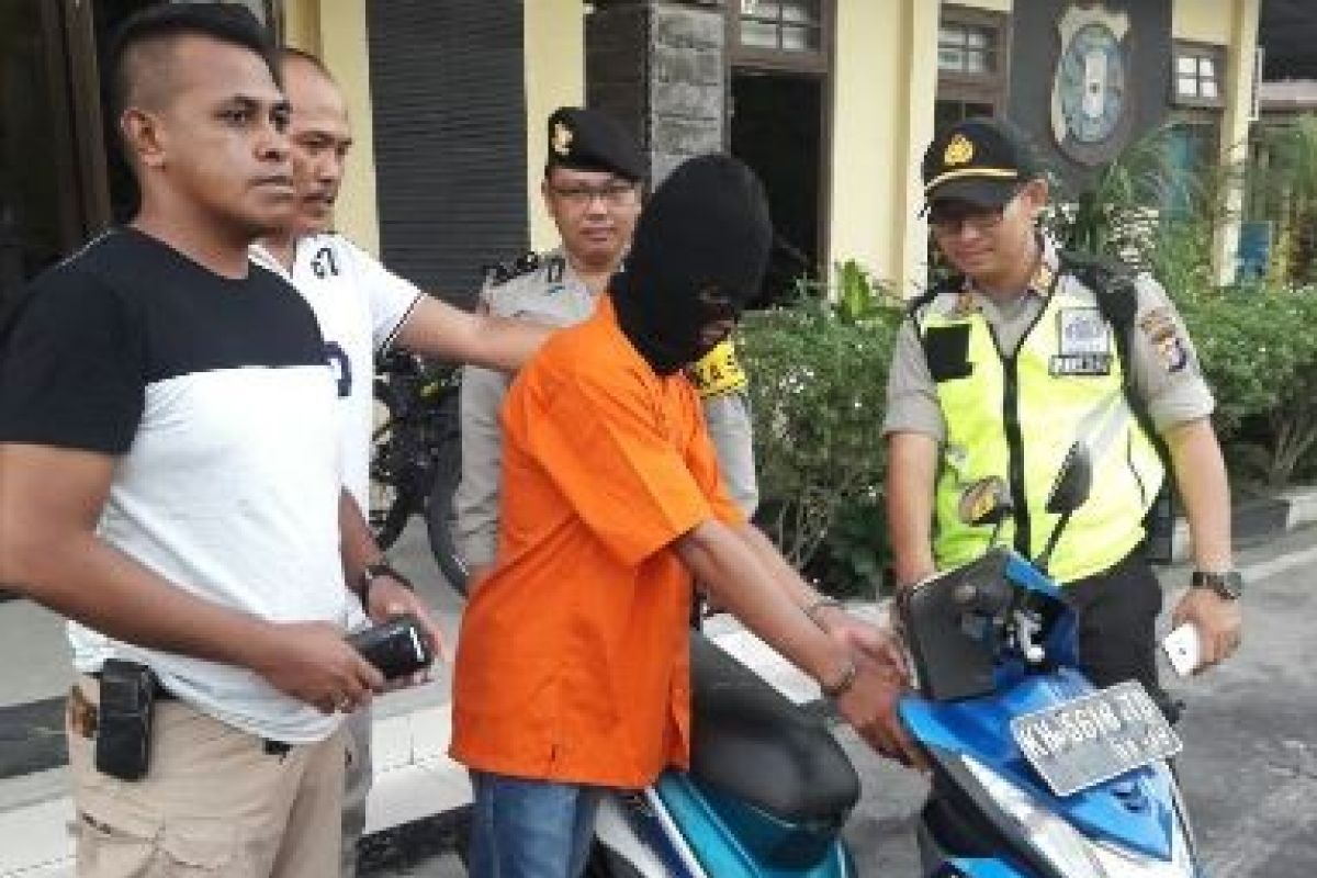 Saat upacara Hari Pramuka di Alun alun, motor guru dilarikan maling