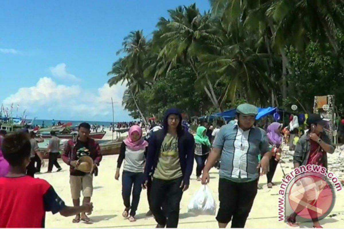 Pengunjung Pulau Pigago Air Bangis Harapkan Fasilitas Dilengkapi