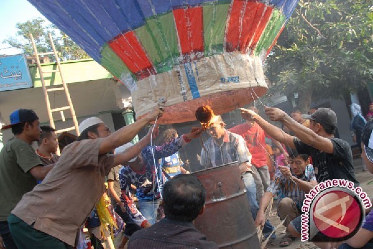 Festival balon sekaligus sosialisasi keselamatan penerbarngan