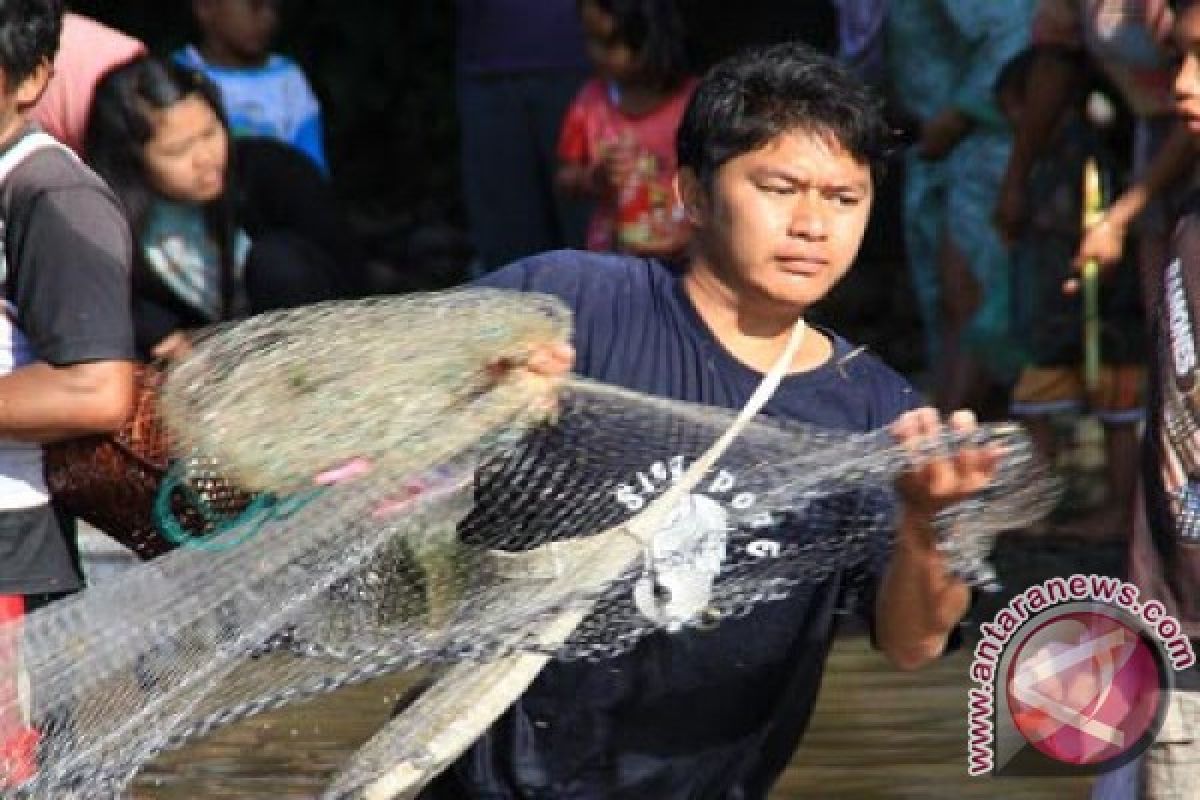 Tradisi Tahunan Lubuk Larangan