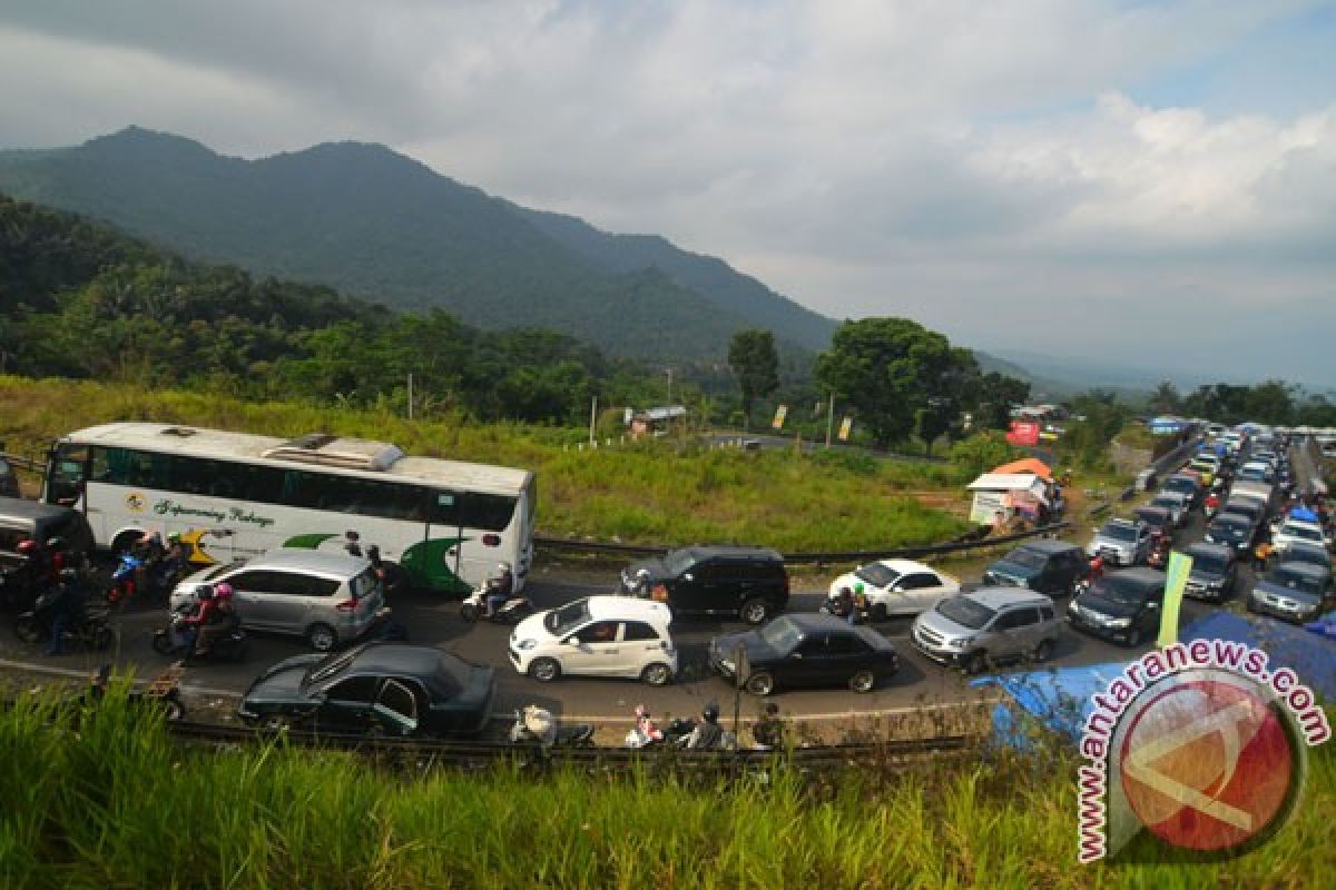 Pemudik melalui Jabar selatan diimbau waspadai hujan