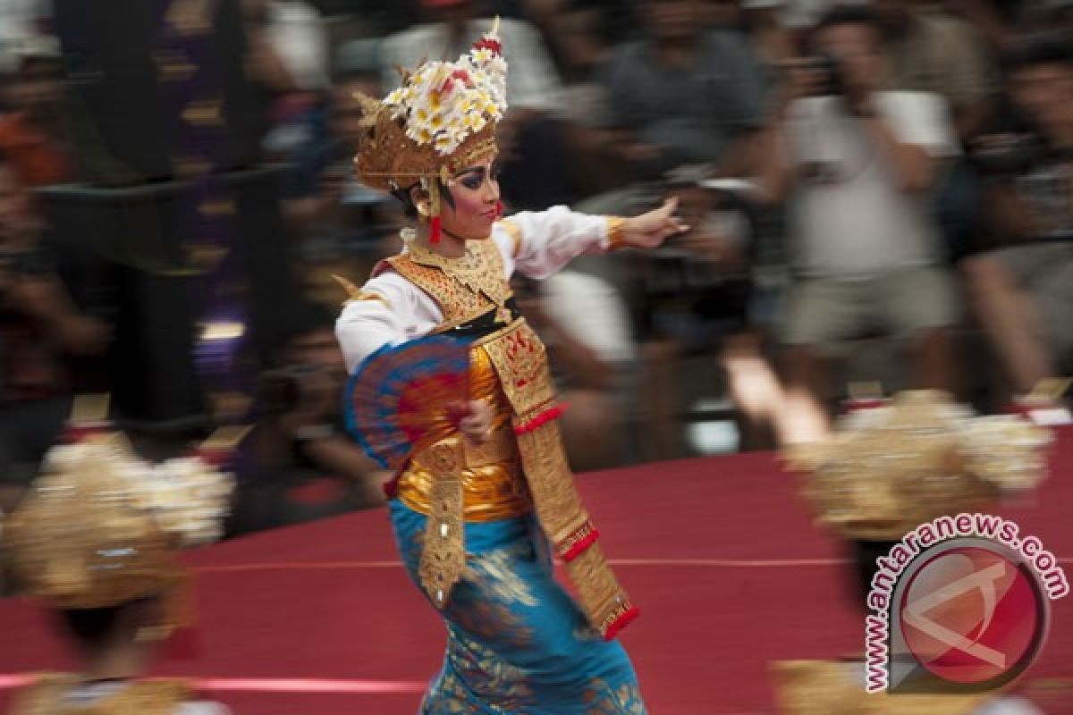 Anak-anak Denpasar meriahkan "Festival Nyatua di Carik"