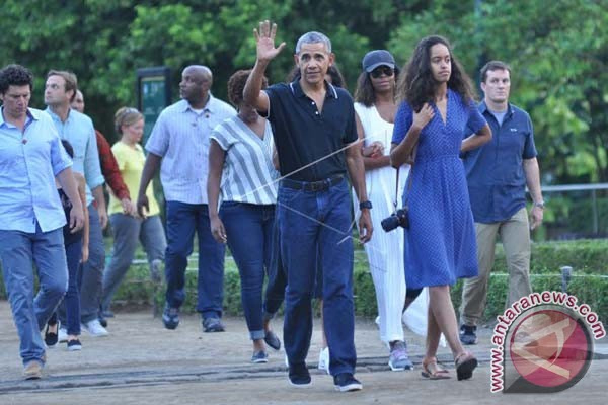 Obama Makan Siang Di Restoran Bumi Langit