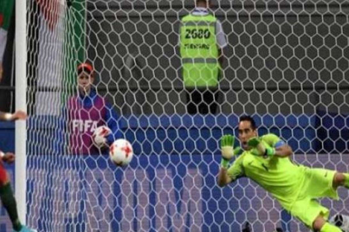 Aksi Heroik Bravo Kirim Chile ke Final