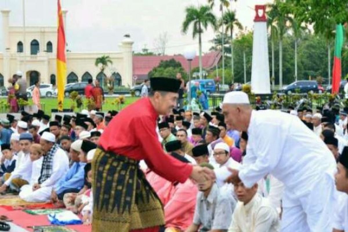 Bupati Siak Ikut Sholat IED Berjamaah dan "Open House" 