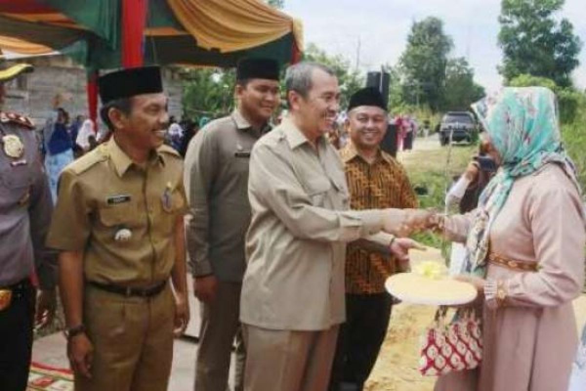 Bupati Siak Serahkan Rumah Bantuan CSR PT BSP