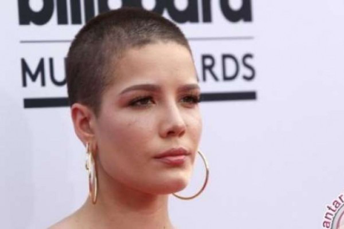 Halsey Didaulat Sebagai Penyanyi Solo Wanita Pertama Di Puncak Billboard