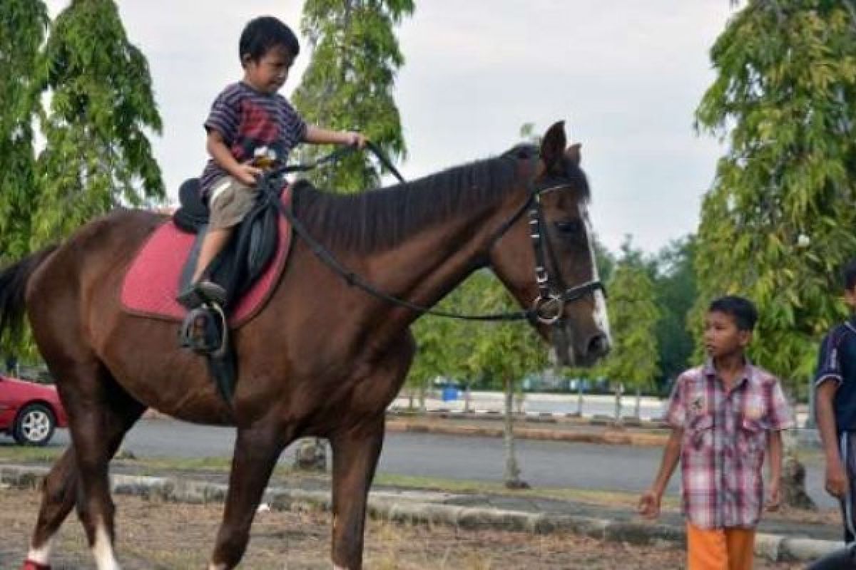 Ingin "Ngabuburit" Sambil Berkuda?? Datang Saja Ke Masjid An-Nur