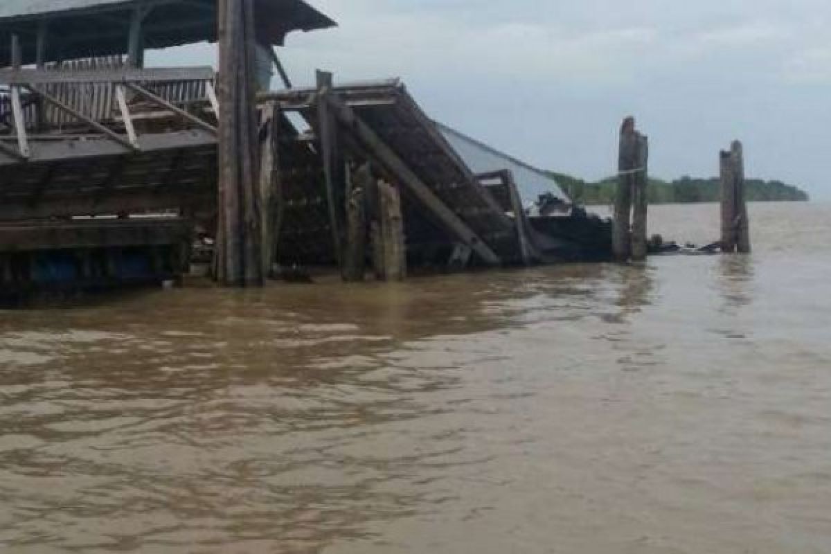 Jembatan Dermaga di Meranti Roboh, 40 Orang Tercebur ke Laut