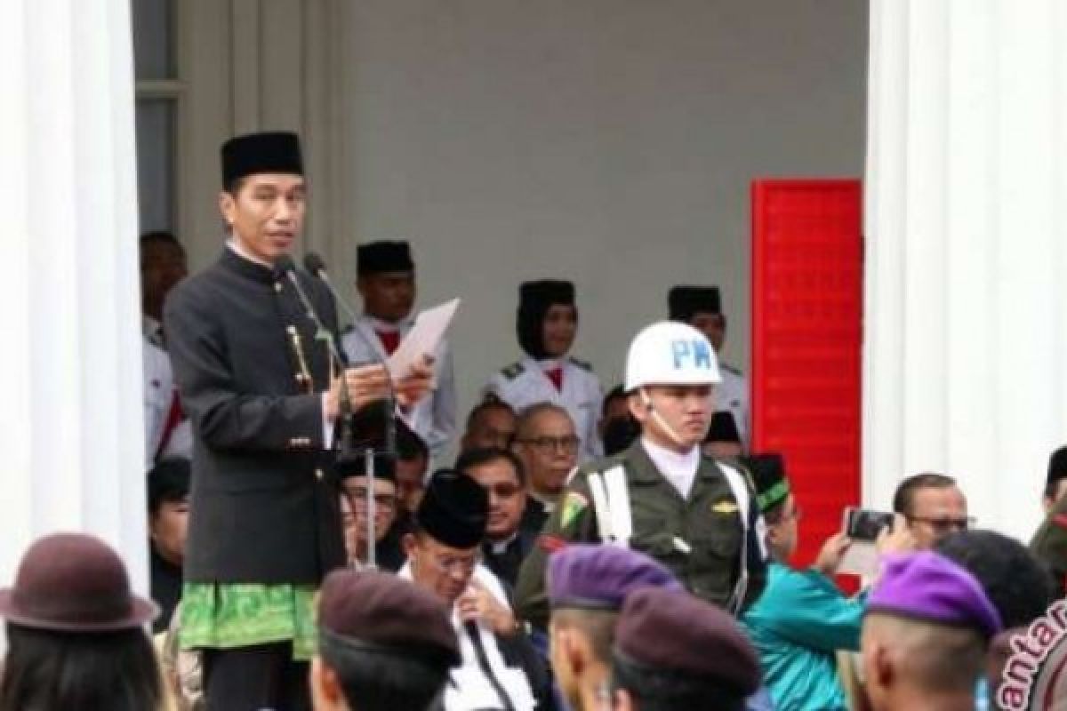 Jokowi Kenakan Pakaian Betawi Saat Pimpin Upacara Hari Lahir Pancasila