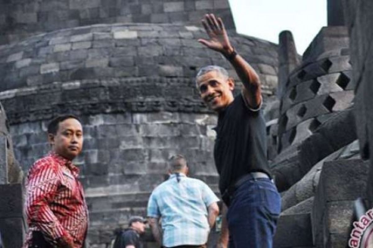 Obama dan Keluarga Berwisata ke Candi Prambanan