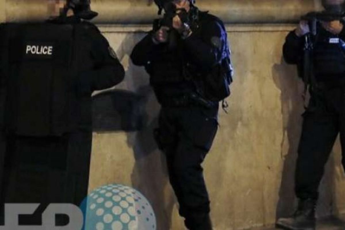 Polisi Menembak Pelaku Penyerangan Rekan Mereka Di Gereja Notre Dame