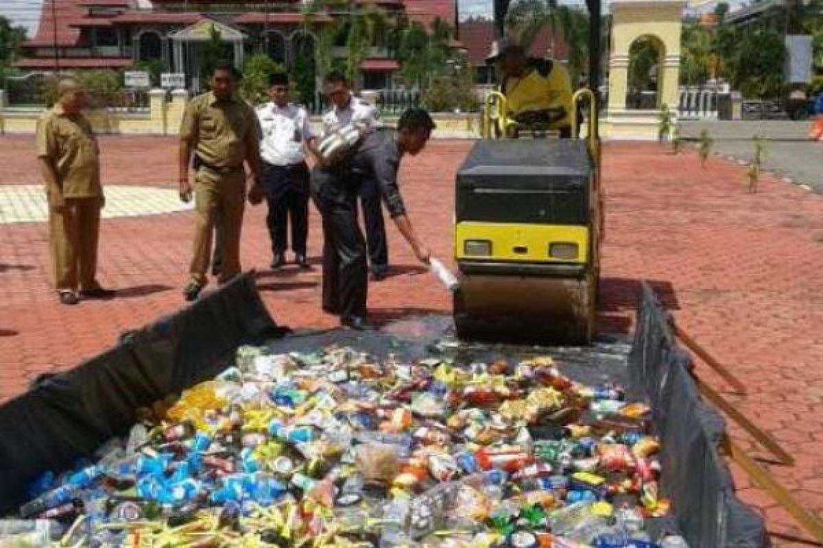 Polres Bengkalis Musnahkan Ratusan Miras Dan Petasan