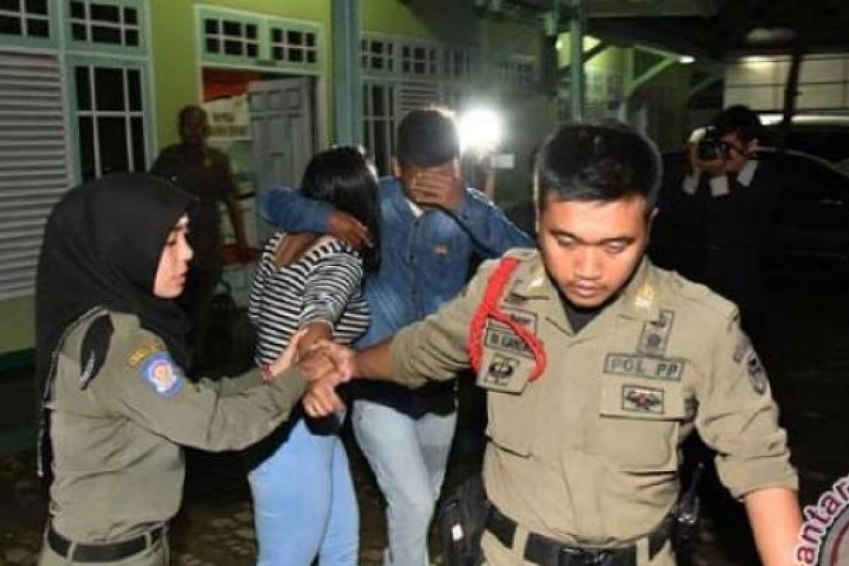 Warga resah, dua pasangan bukan suami istri digerebek