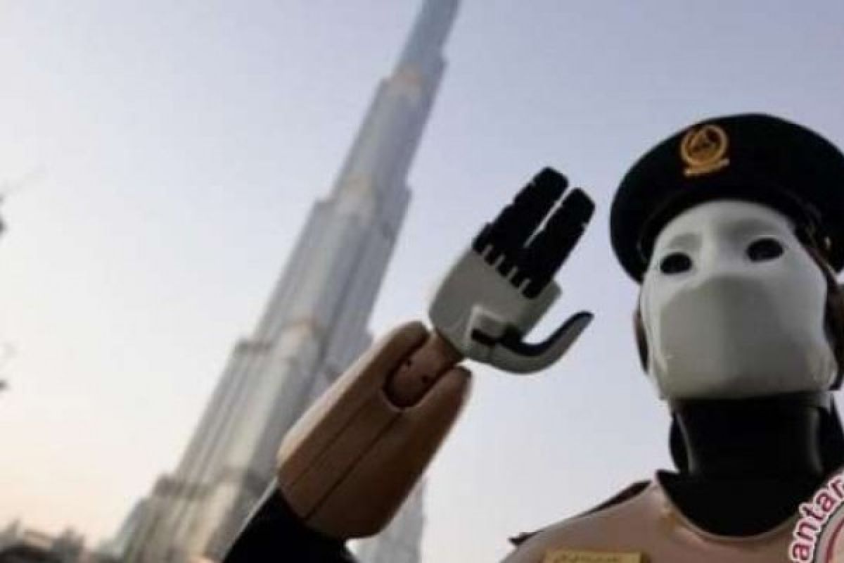 Untuk Pertama Kalinya, Polisi Robot Bertugas Di Dubai