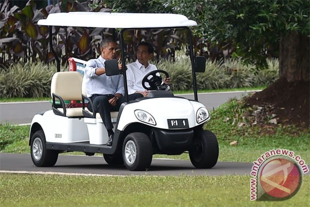 Obama diajak naik "bogey" dan makan sore