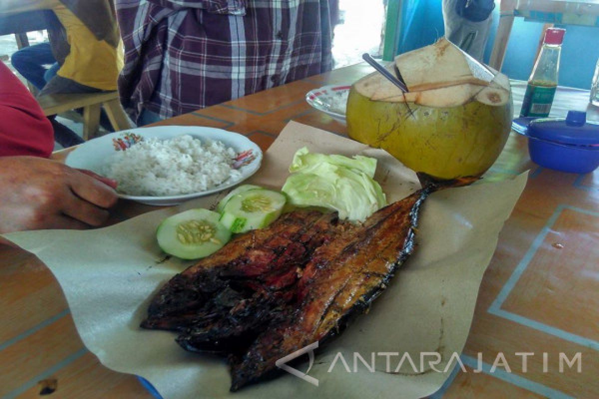 Lezatnya Ikan Laut Bakar di Pantai Ngliyep