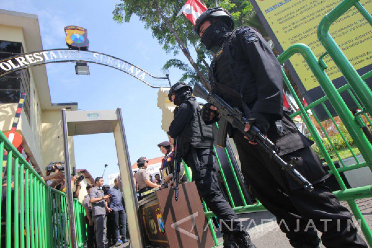 Polrestabes Surabaya Pasang Perimeter Antisipasi Teror