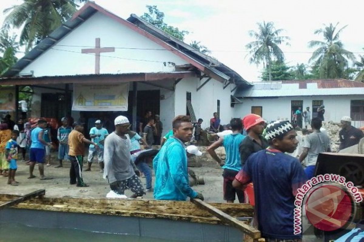 Wali Kota Letakkan Batu Pertama Gereja Ngadi