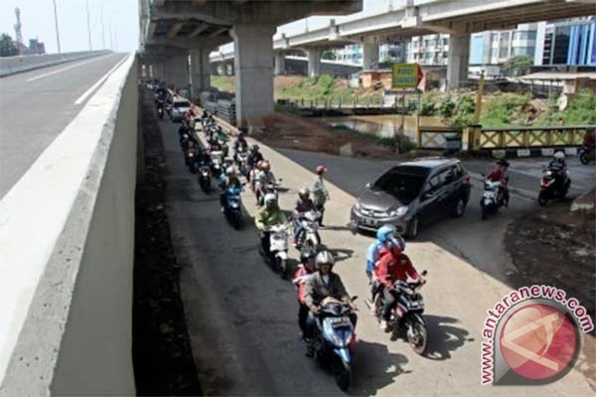 18.812 kendaraan arus balik lintasi Bekasi